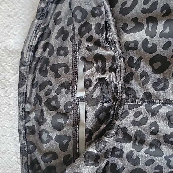 Joe Fresh Leggings (2 pairs) - Picture 7 of 9